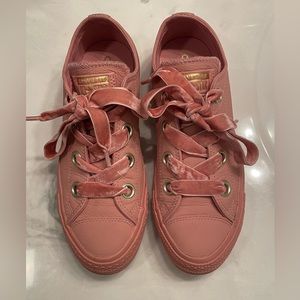 Converse LEATHER with VELVET laces women’s 8